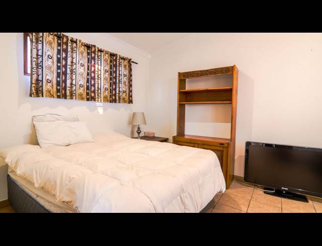 6 BEDROOM LODGE FOR SALE IN SCHURVEBERG AH